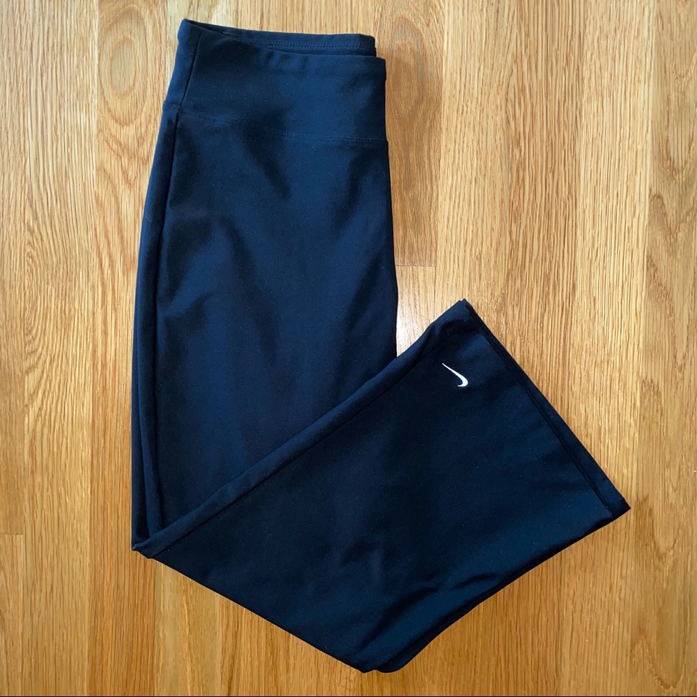 NIKE | Black Wide Leg Cropped Yoga Pants